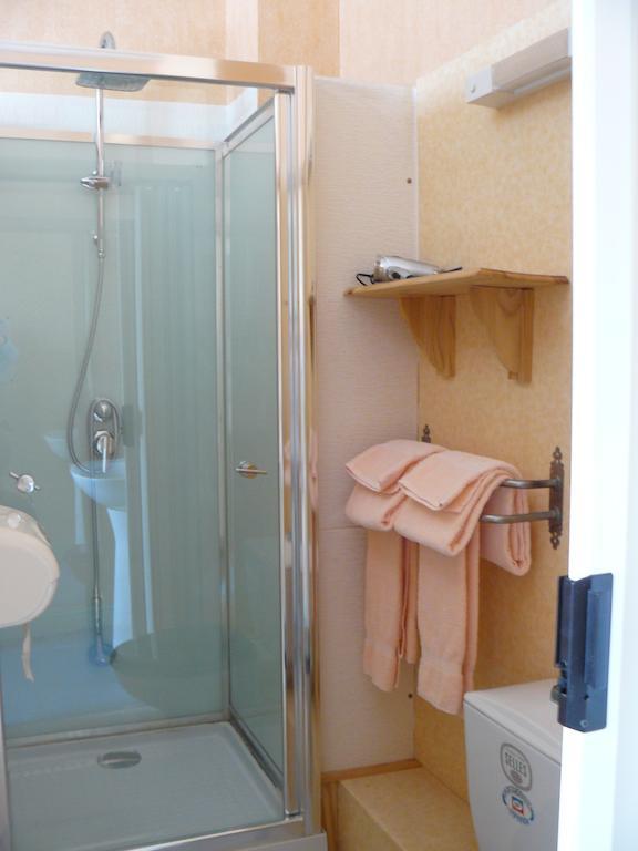 Hotel De La Cite Chalons-en-Champagne Room photo