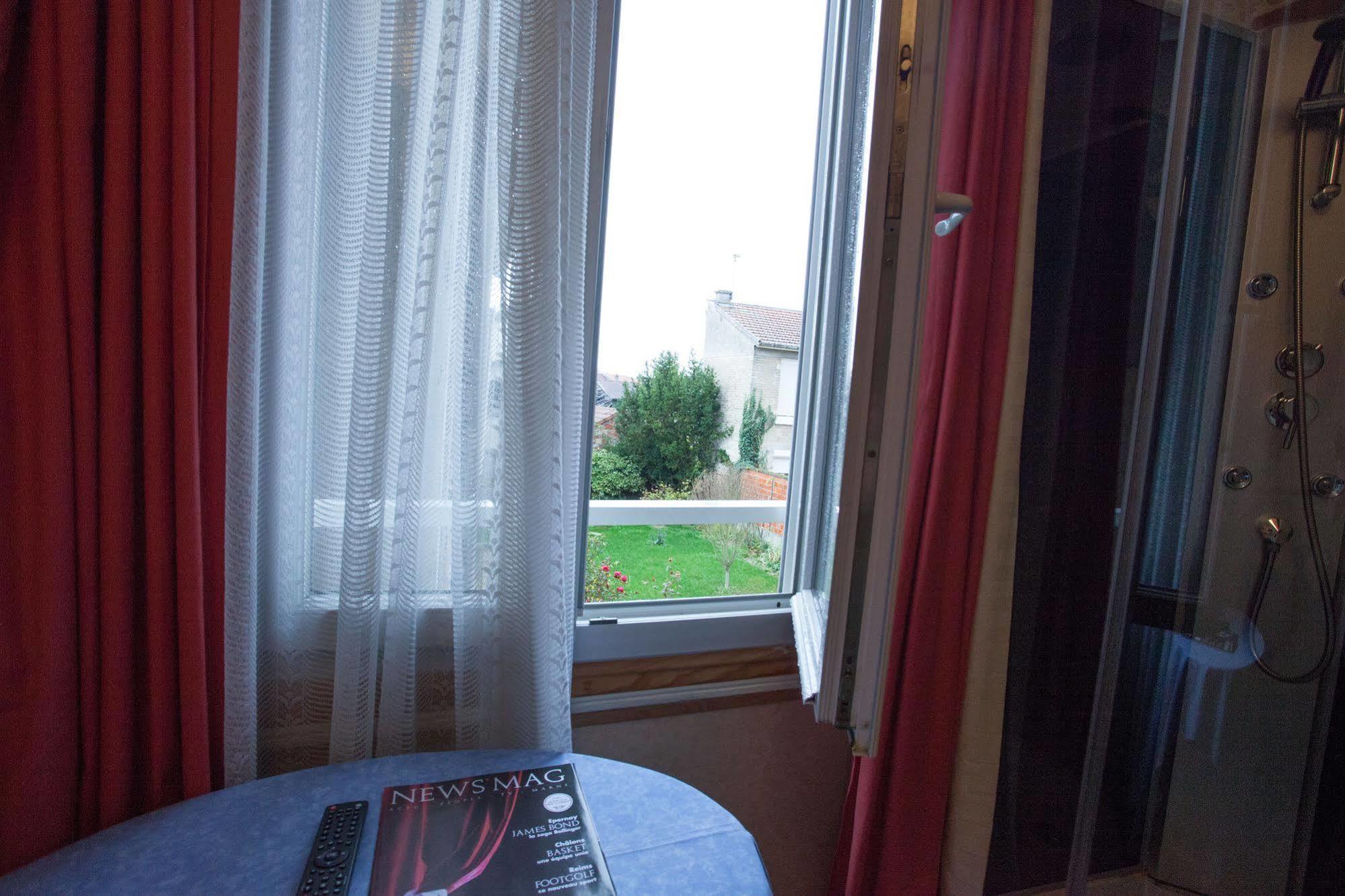 Hotel De La Cite Chalons-en-Champagne Exterior photo